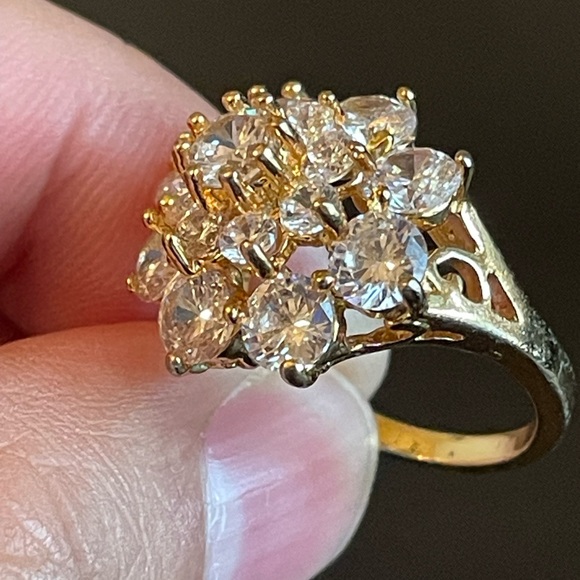 Austrian crystal 18k gold plated flower ring - Picture 7 of 9